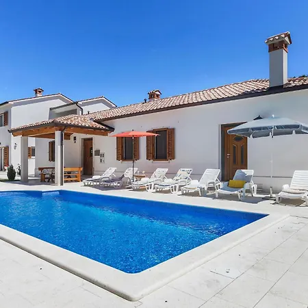 6 Bedroom Cozy In Dom wakacyjny *