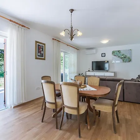 Ferienhaus In With Kitchen