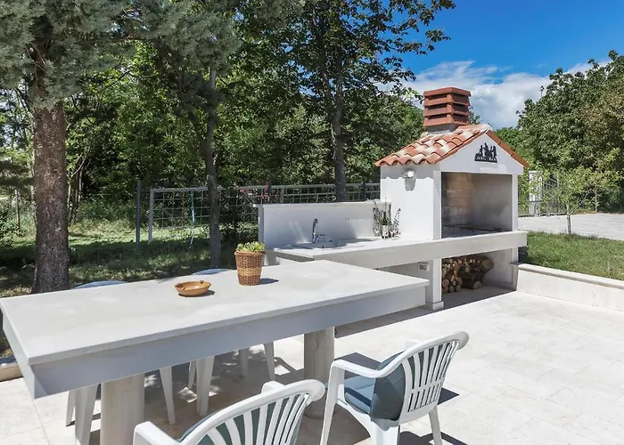 6 Bedroom Cozy In Labin (Istria)