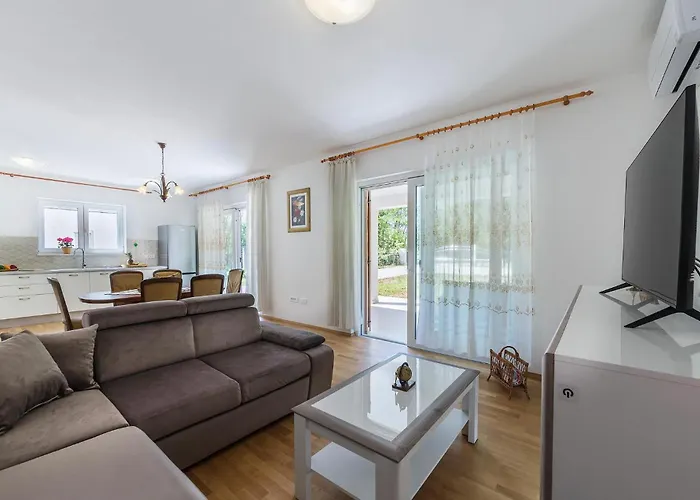 Dom wakacyjny 6 Bedroom Cozy In