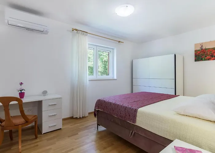 Dom wakacyjny 6 Bedroom Cozy In *