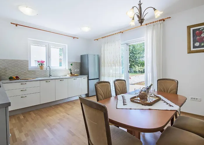 Dom wakacyjny 6 Bedroom Cozy In Labin (Istria)