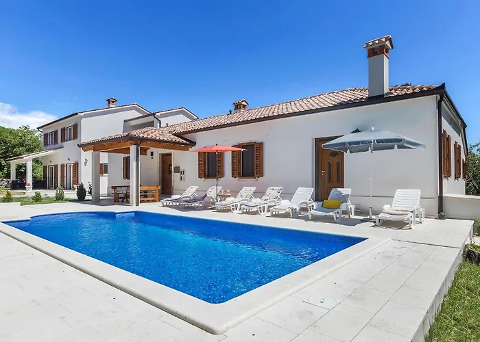 6 Bedroom Cozy In Dom wakacyjny *