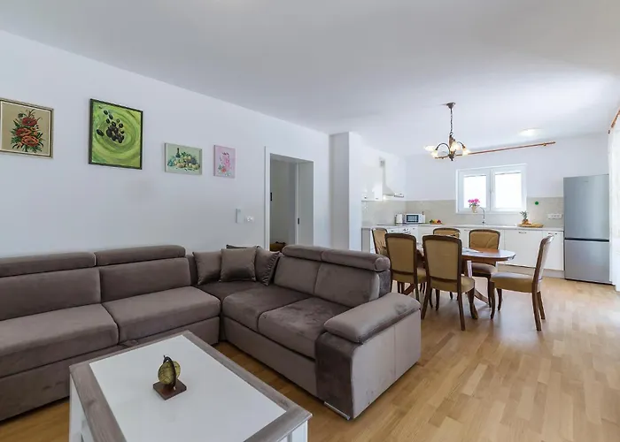 6 Bedroom Cozy In Dom wakacyjny *