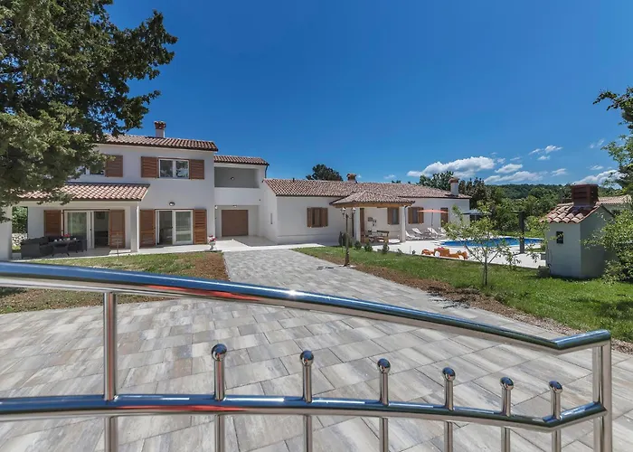 6 Bedroom Cozy In *