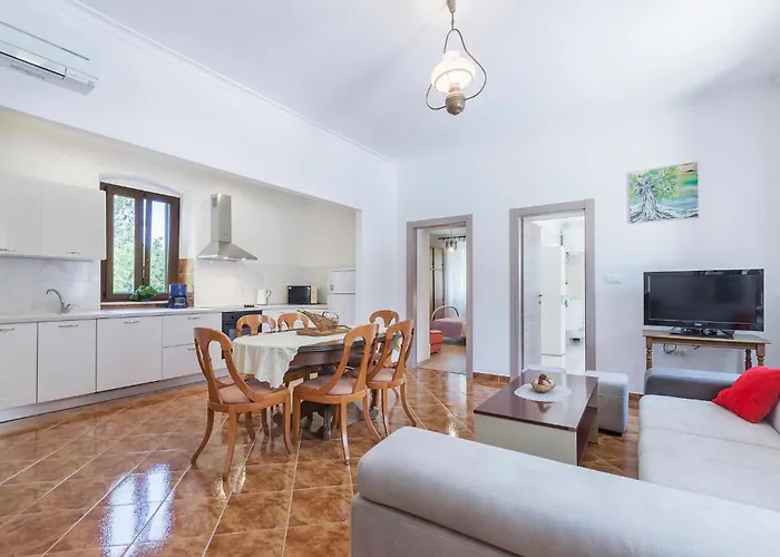6 Bedroom Cozy In Dom wakacyjny Labin (Istria)