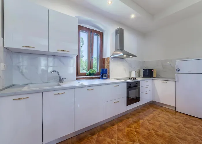 6 Bedroom Cozy In * Labin (Istria)