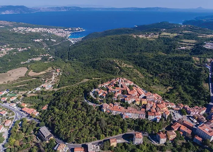 6 Bedroom Cozy In Labin (Istria)