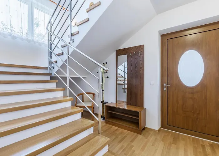 6 Bedroom Cozy In Dom wakacyjny