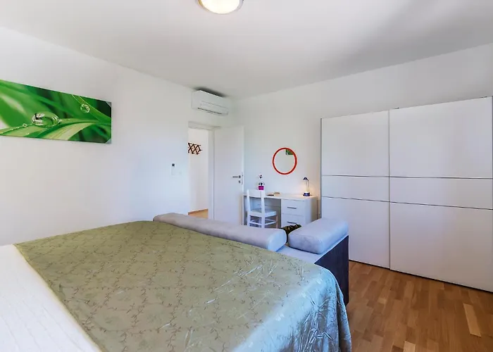 6 Bedroom Cozy In Dom wakacyjny