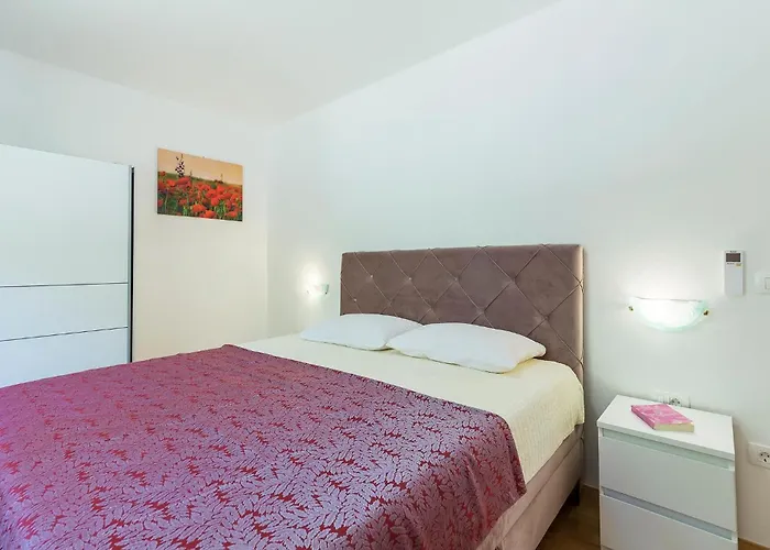 6 Bedroom Cozy In Dom wakacyjny *